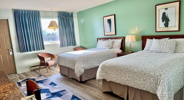 Четырёхместный номер Standard New Age Inn - Voyageur Motel