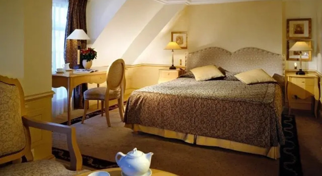Jolly Hotels France, Забронировать Отель Париж Иль-де-Франс, рядом с Станция метро Solférino