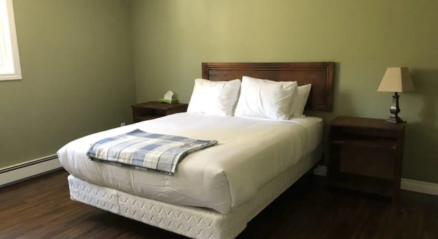 Семейный коттедж с 4 комнатами Escarpment Heights Motel