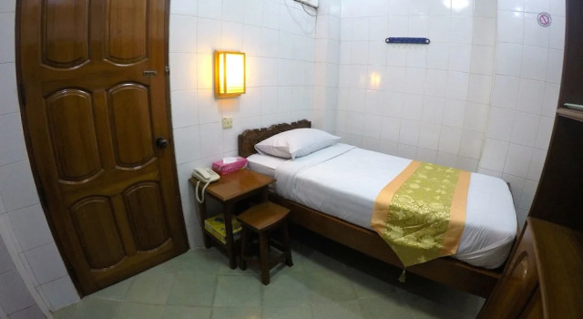 Номер Standard May Shan Hotel