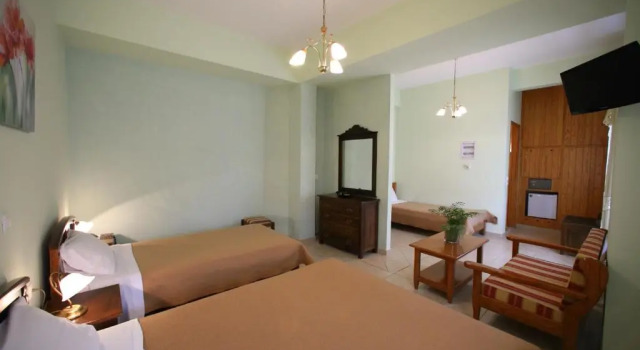Четырёхместный номер Standard Mani Hotel