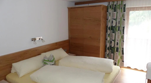 Haus Wechner, Book Hotel Hoteller i Tyrol med parkering, Parkering