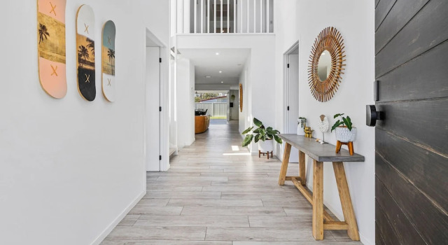 Коттедж с 4 комнатами рядом с пляжем Beach Home in Burleigh Waters