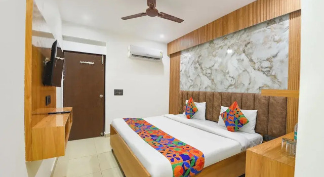 Номер Deluxe FabHotel Coco Tree