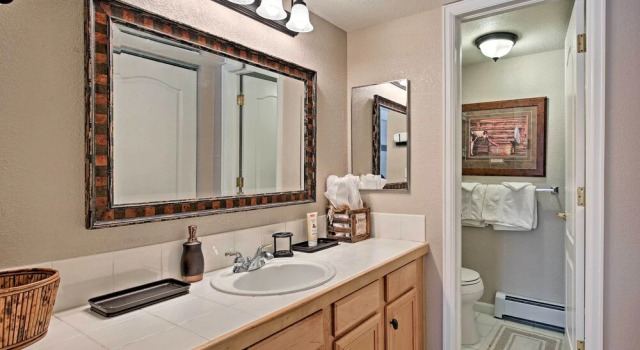 Steamboat Springs Condo w/ Hot Tub & Ski Bus!, Забронировать Апартаменты/квартира Стимбот-Спрингс Колорадо, рядом с Steamboat Powdercats