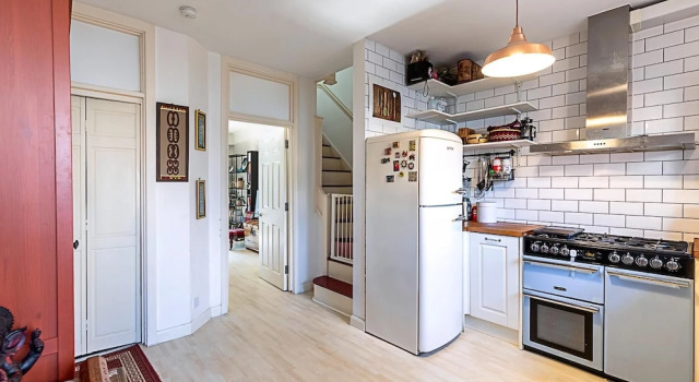 Stylish Spacious 3-bed Home in Vibrant Bow, Забронировать Дом для отпуска Виллы Большого Лондона, Вилла