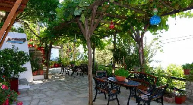 To Mpalkoni, Book Hotel Chorefto 