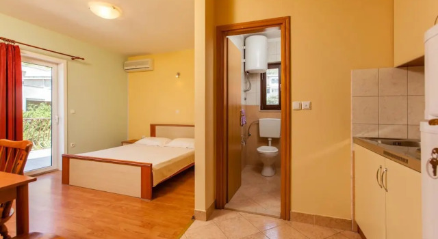 Apartments Mirko Duce, Rezerwuj Apartament Hotele w Split-Dalmatia County z parkingiem, Parking