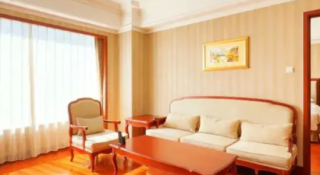 Люкс Deluxe Enrichee Gloria Plaza Hotel