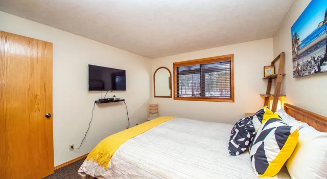 Коттедж Red Cedar 53 3 Bedroom Home