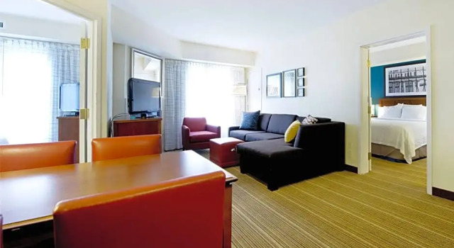 Четырёхместный люкс с 2 комнатами Residence Inn by Marriott Mississauga-Airport Corporate Centre West