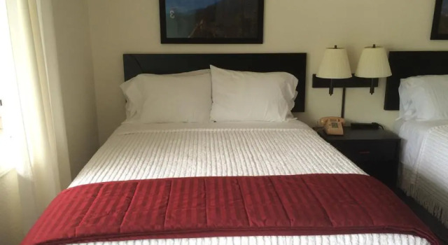 Cardinal Inn, Забронировать Отель Мегги-Вэлли Аппалачи, рядом с Maggie Valley Festival Grounds