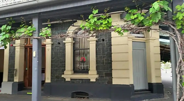 Royal Arms Hotel, Забронировать Отель Порт Аделаида Аделаида, рядом с Fishermen's Wharf Market