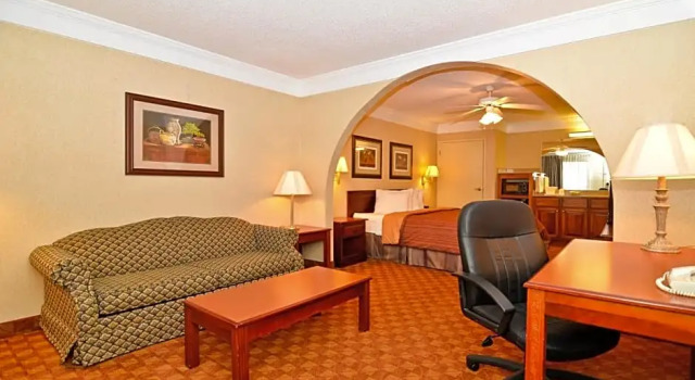 Двухместный люкс Peach State Inn & Suites