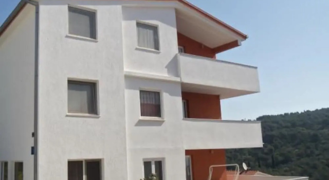 Modern Apartment in Okrug Gornji With Swimming Pool