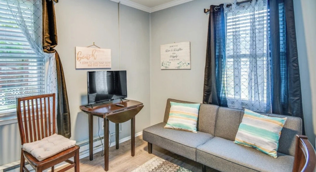 Hampton Vacation Rental: Central Location, Patio, Book Hotel 3-stjernede hoteller i Hampton, 3*
