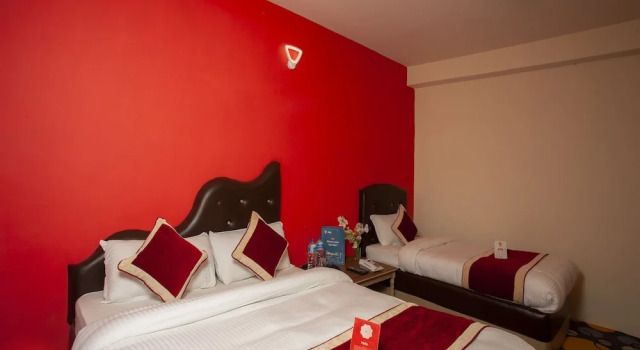 OYO 205 Hotel Geranium, Забронировать Отель Отели Дхуликхел с завтраком, Завтраки
