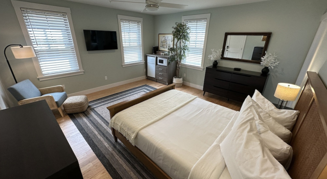 Downtown Newport Gem 1br W/ Parking & Prime Spot 1 Bedroom Apts