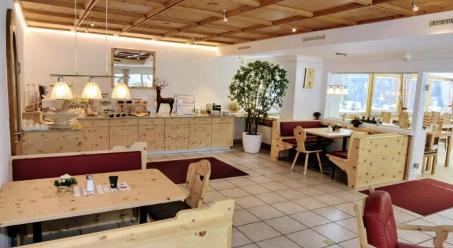 Hotel Garni Panorama, Book Hotel Ftan 