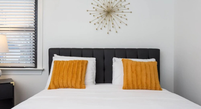 10 BRs Comprised of 2 5BR Suites by Domio, Забронировать Отель Отели Нэшвилл 3 звезды, рядом с Медицинский колледж Мегарри, 3*