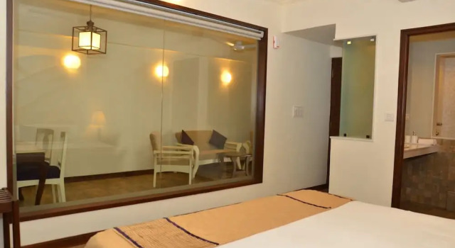 Люкс с балконом Sonesta Inns Beach Resort - Candolim Beach