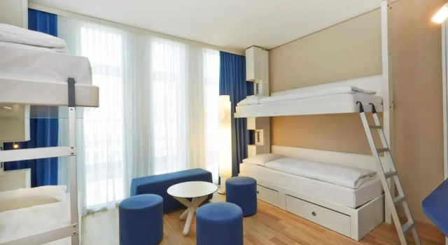 Четырёхместный номер Comfort H2 Hotel München Messe