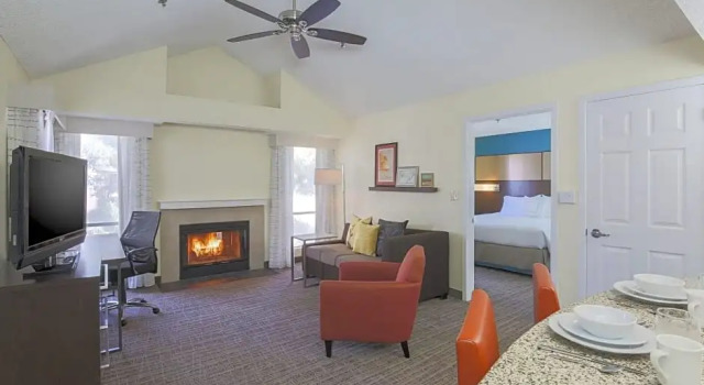 Четырёхместный люкс с 2 комнатами Residence Inn by Marriott Bakersfield West