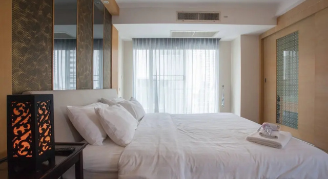 4D - 3 Bedroom Downtown Apartment With Shared Pool, Забронировать Апартаменты/квартира Отели Бангкока с бассейном, рядом с Улица Сой Ковбой, Бассейн