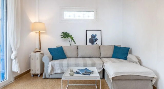 Breeze One Bedroom Apartment by BluPine