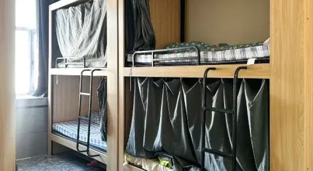 Кровать в общем номере (женский номер) C'est La Vie Youth Hostel