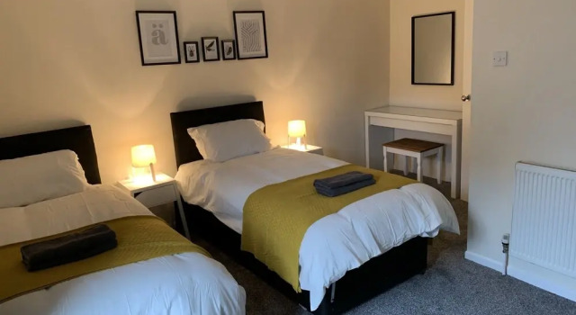 Uppermill Central, Забронировать Отель Олдем Большой Манчестер