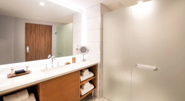 Люкс с 3 комнатами с видом на воду The Charter Hotel Seattle, Curio Collection By Hilton