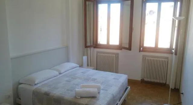 Hayez Rooms, Забронировать Отель Санта-Кроче Венеция, рядом с Театр Россини