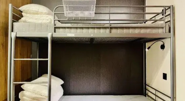 Кровать в общем номере Liangzhu Homestay (Urumqi Zhongyinggong Subway Station)