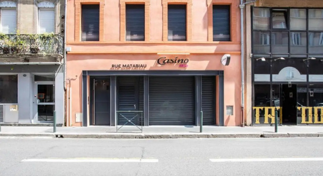 202 - Appartement Duplex Moderne - Jeanne d'Arc, Toulouse, Забронировать Апартаменты/квартира Отели Тулузы с парковкой, рядом с Le Pont Neuf, Парковка