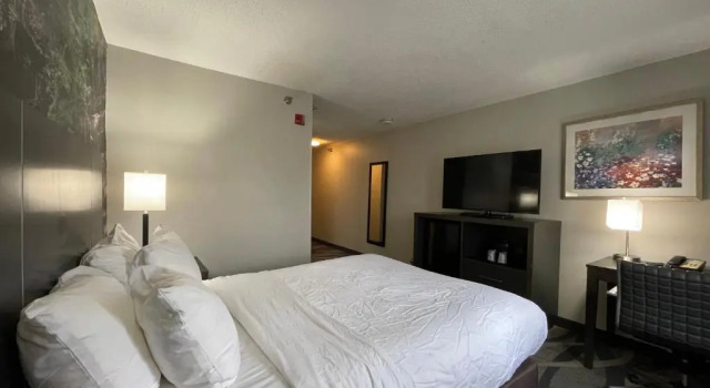 Номер Standard Clarion Pointe Fairborn near Wright Patterson AFB