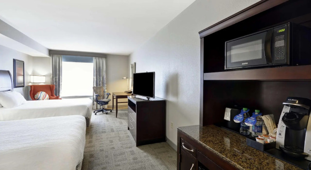 Четырёхместный номер Standard Hilton Garden Inn Toledo / Perrysburg