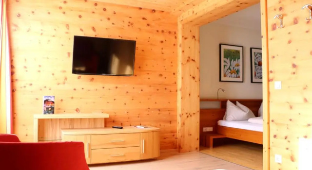 Полулюкс Deluxe Hotel Binggl