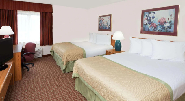 Четырёхместный номер Standard Baymont by Wyndham St. Joseph/Stevensville