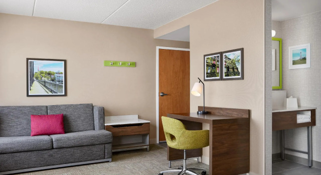 Двухместный люкс Hampton Inn & Suites West Haven