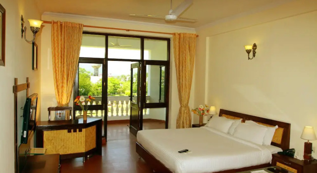 Двухместный номер Deluxe c 1 комнатой с балконом и с видом на сад Naturoville Ayurvedic and Yoga Retreat by OpenSky