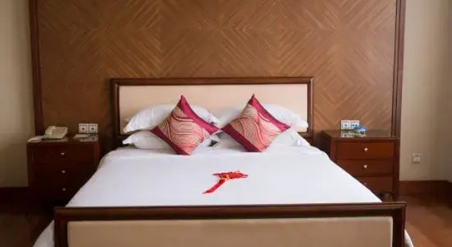 Люкс Business Huatai Hotel (Guangrao)