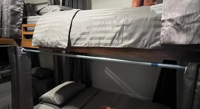 Кровать в общем номере (мужской номер) Tian Ming Hostel