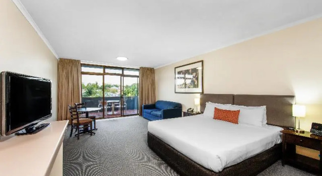 Номер Standard с балконом Mantra Meridien Adelaide