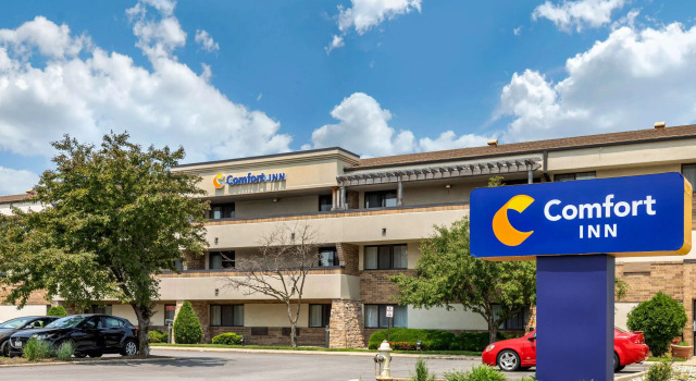 Holiday Inn Express Chicago-Arlington Heights, Varaa Hotelli Arlington Heights 