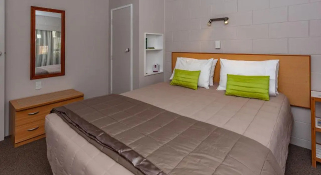 Апартаменты Brookby Motel