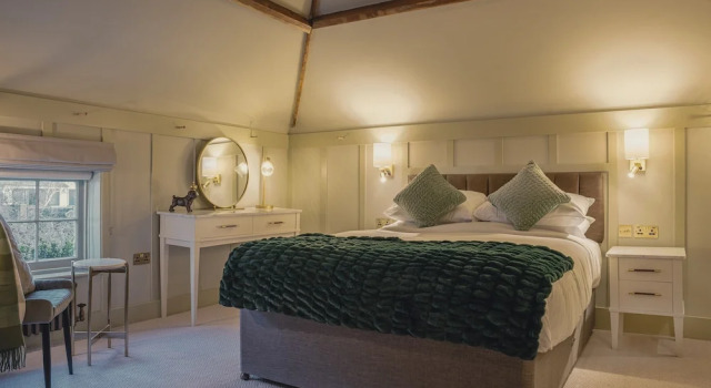 The Crown Inn at Burnham Beeches, Забронировать Гостевой дом Отели Бакингемшир с парковкой, Парковка