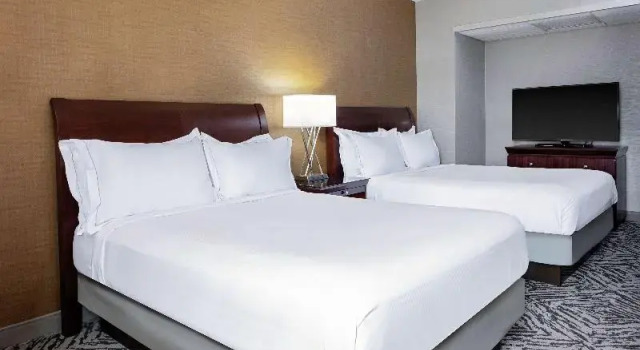 Шестиместный номер Standard DoubleTree by Hilton Hotel & Executive Meeting Center Omaha-Downtown