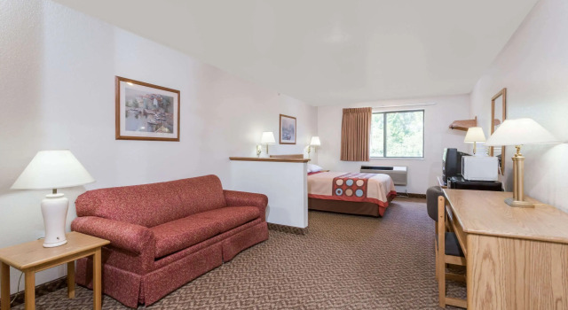 Super 8 By Wyndham Prince Frederick