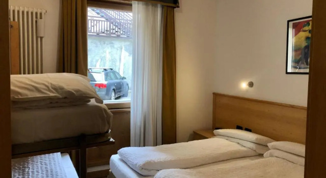 Четырёхместный номер Economy Hotel Derby